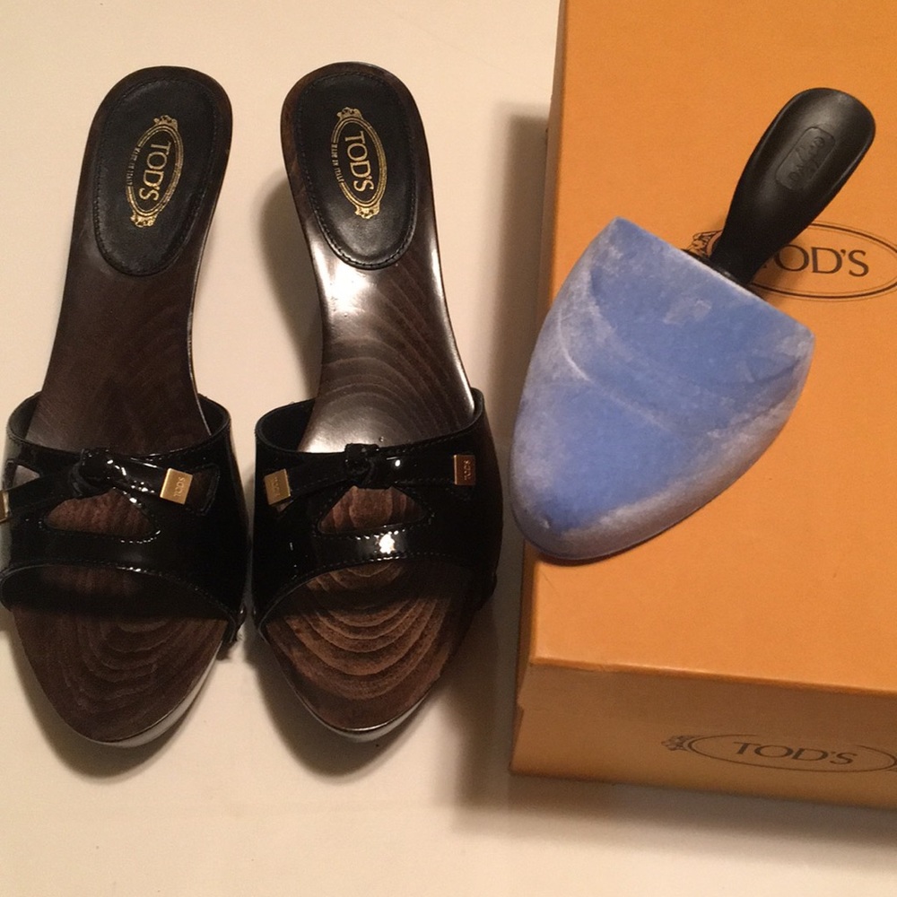 Tod's Black Patented leather sandals.